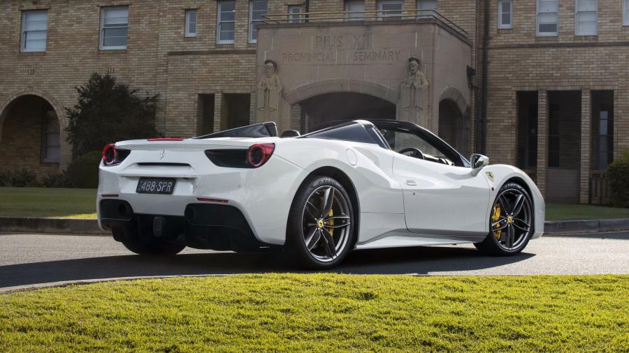  Ferrari 488 Spider 2016 года  (AU) (фото 5 из 23)